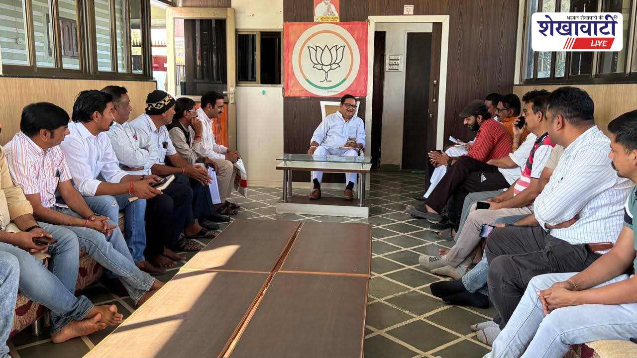 Churu News : पूर्व विधायक अभिनेश महर्षि की जनसुनवाई, लोगों की समस्याएं सुनी