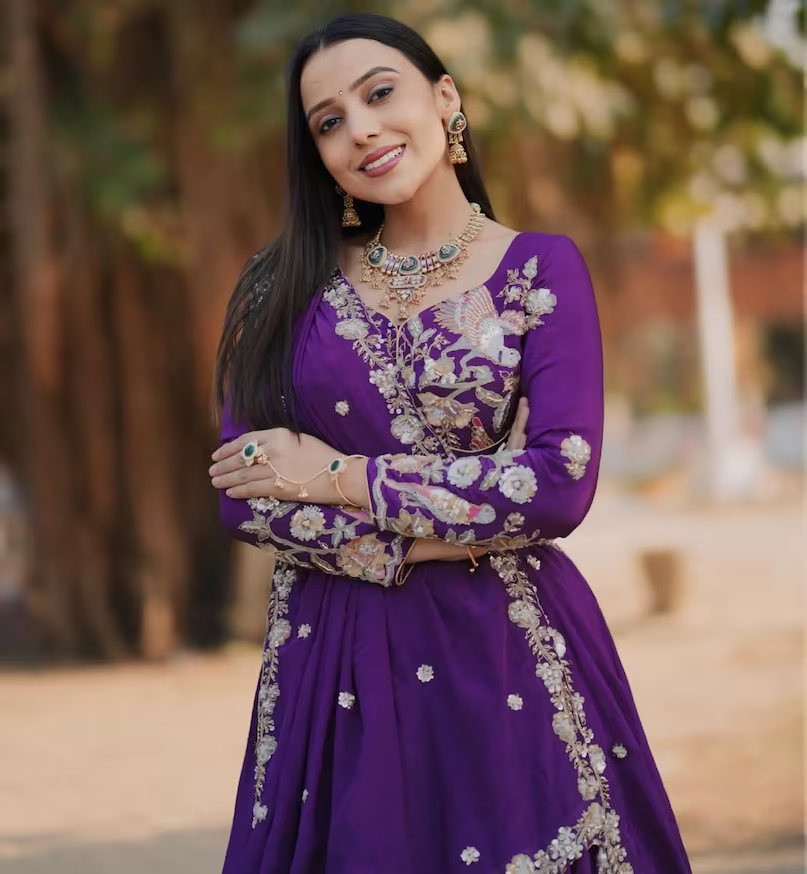 Kinjal Rabari : जानिए कौन है किंजल रबारी? इंटर-कास्ट मैरिज कर मचाया बवाल, अब पति को छोड़ की घर वापसी