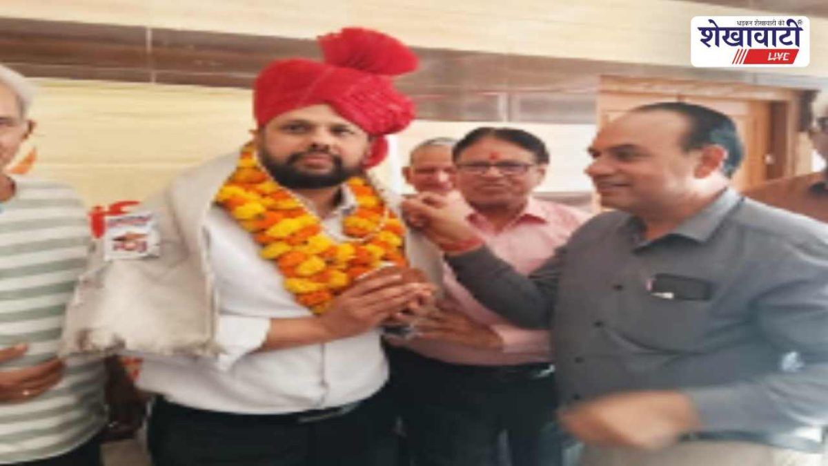 Sikar News : डॉ. सौरभ जोशी का सम्मान, हेल्थ आइकन अवार्ड से नवाजे गए