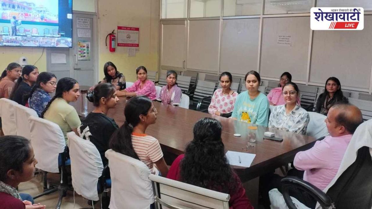 Sikar News : विदेशी भाषा योजना कार्यक्रम, छात्राओं को करियर टिप्स