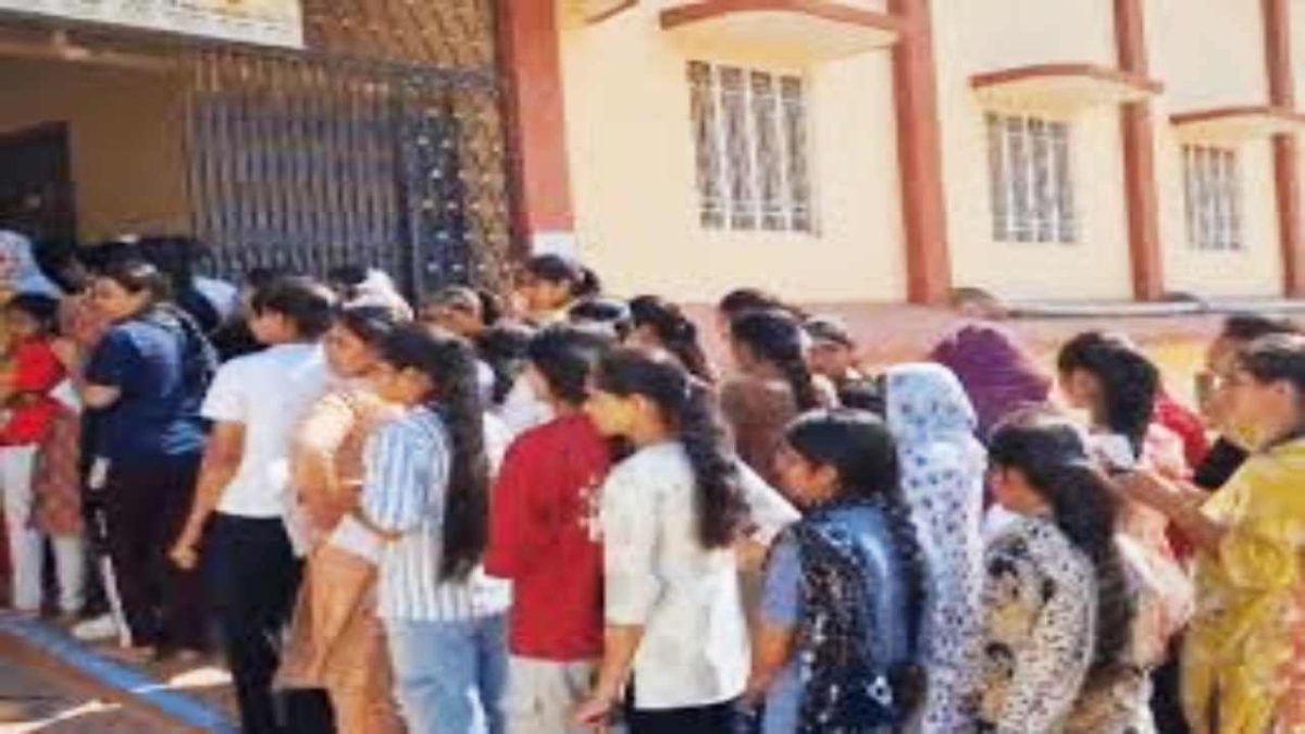 Sikar News : सीकर में लैब असिस्टेंट परीक्षा में 79.63% उपस्थिति